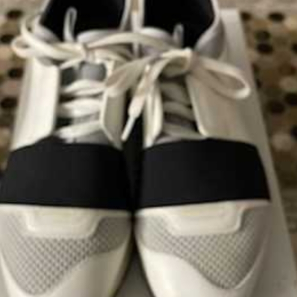 BALENCIAGA the  originally $695 Asking $350             wht, noir, gris (colors) - Picture 4 of 10